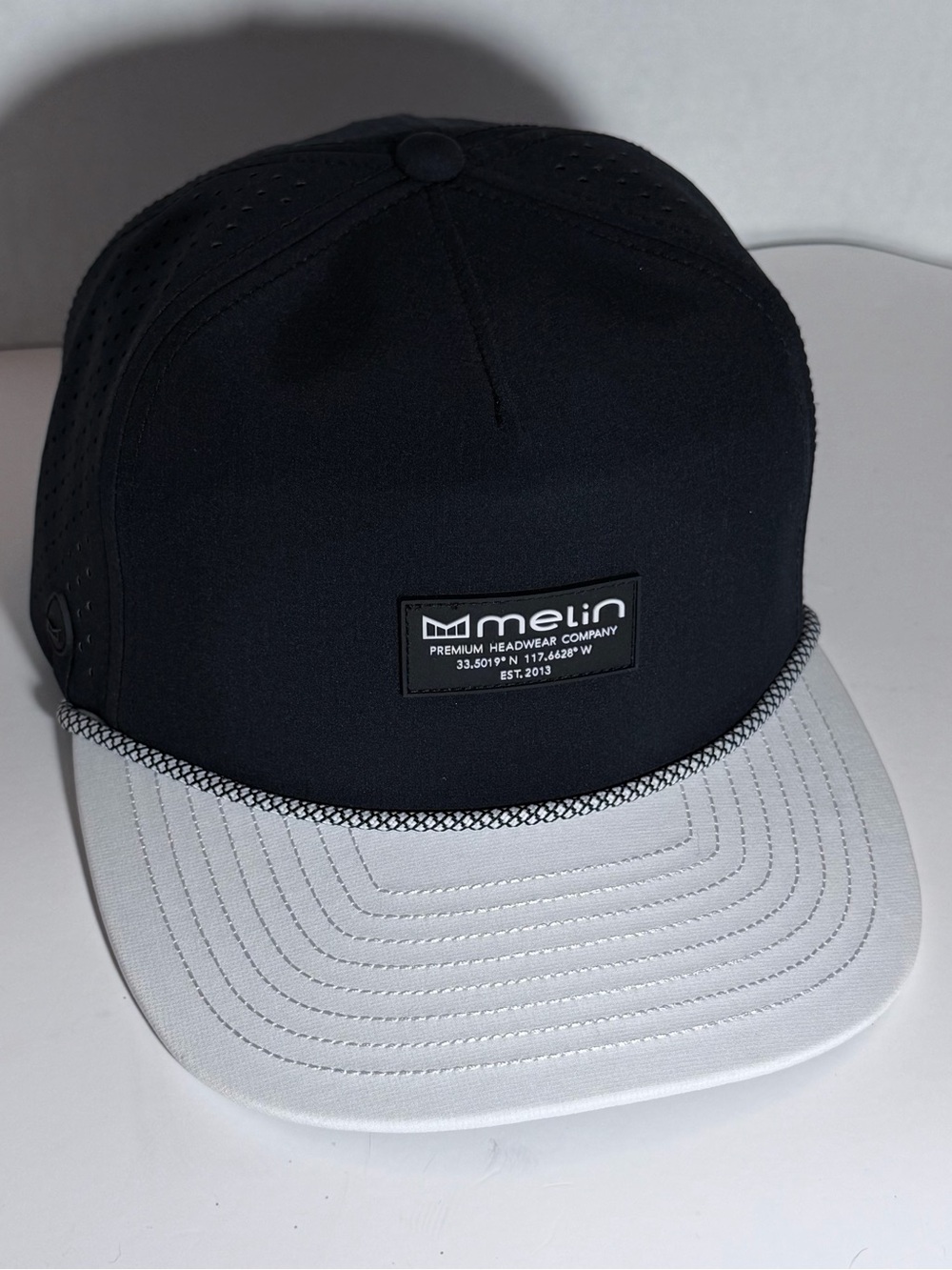 Melin Men’s Two-Tone Black & White Performance Cap